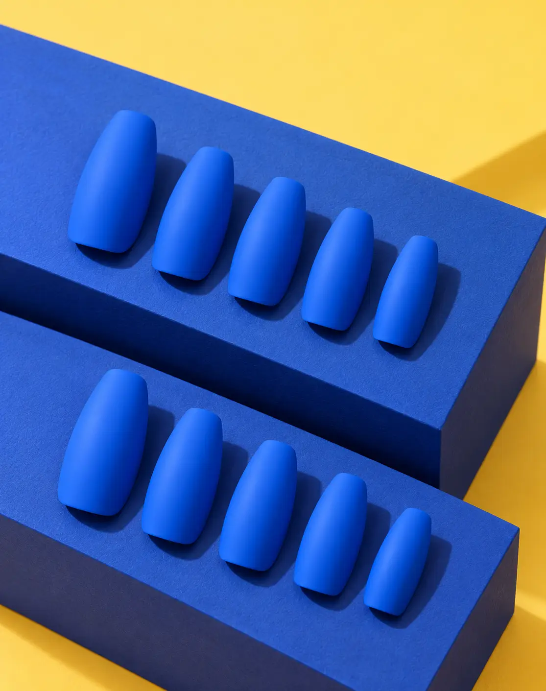 Cobalt matte coffin nails with pale clutch-6